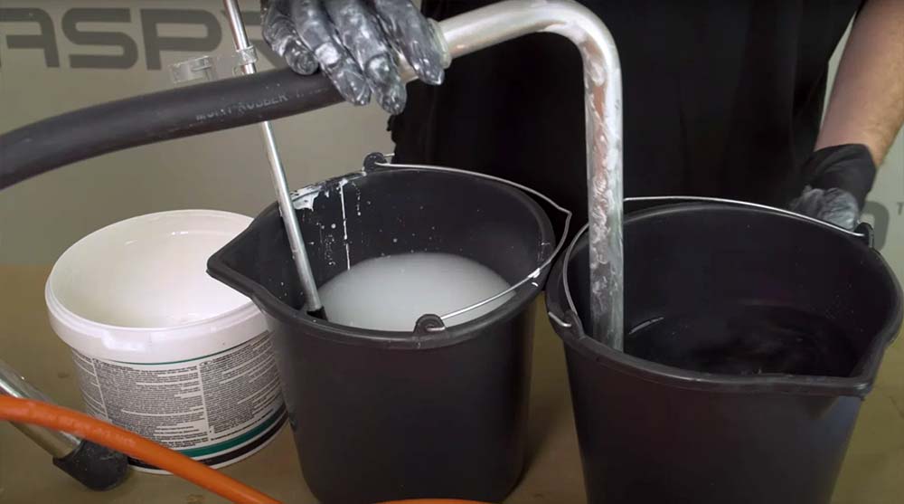 Качественно промывайте насосную часть аппарата и весь навесной по окончании работы