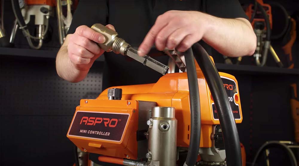 Качественно промывайте насосную часть аппарата и весь навесной по окончании работы