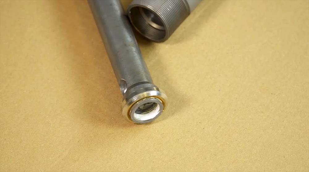 Не оставляйте оборудование с водой, когда в помещении и на улице холодно