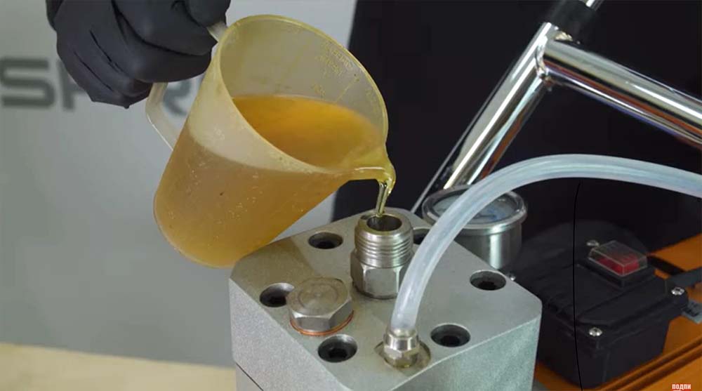 При длительном простое обязательно консервируйте оборудование